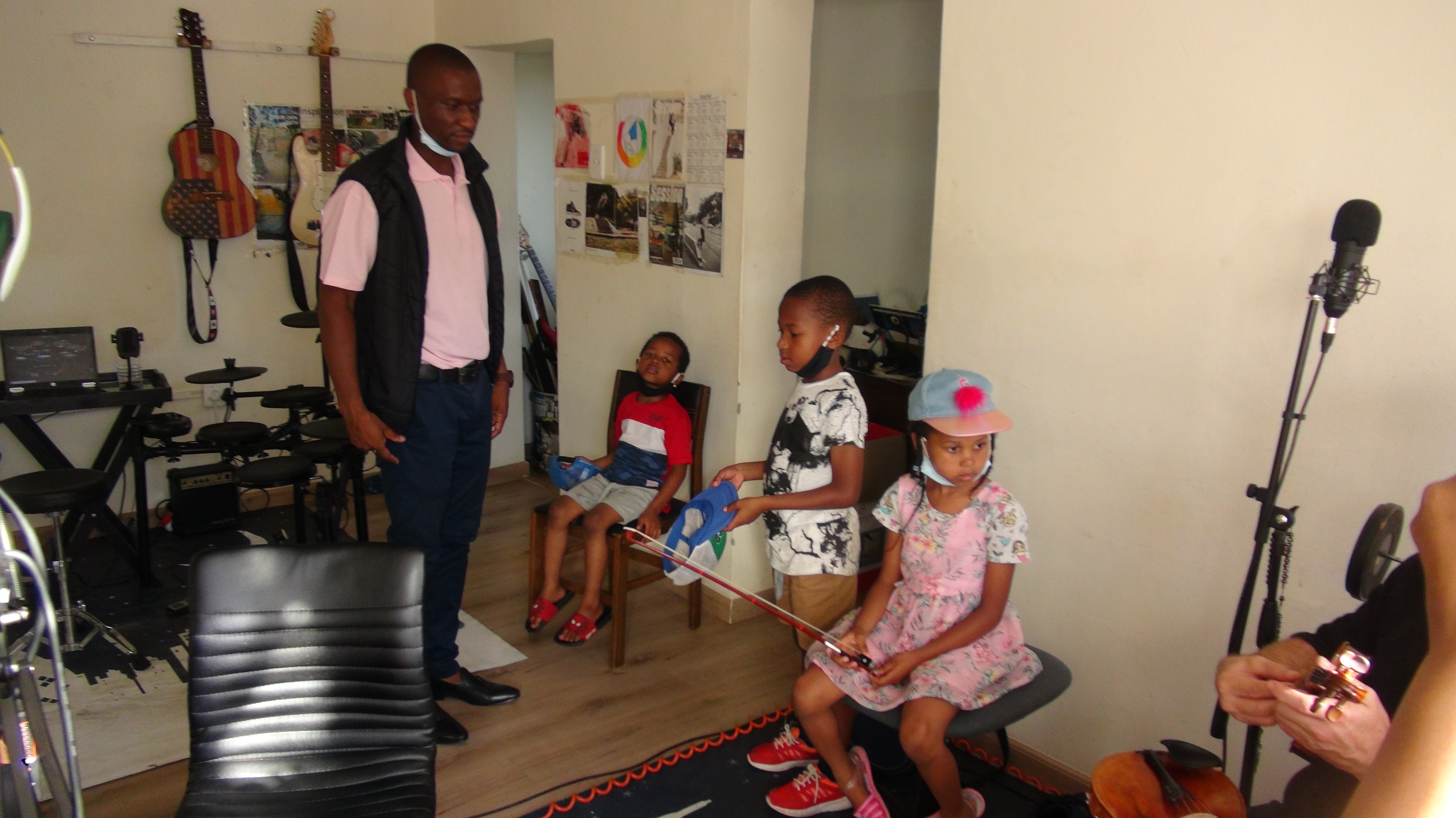 DSC01189-TSIETSI MASHASHANE AND CHILDREN